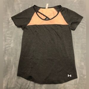 🌻Under Armor workout shirt
